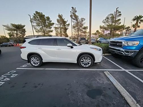 Wind Chill Pearl 2023 Toyota Highlander Limited