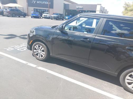 Fusion Orange 2023 Kia Soul LX