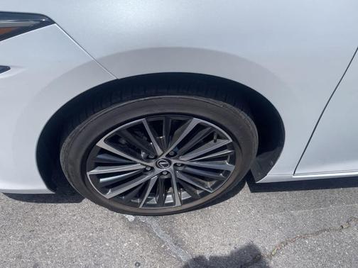 Eminent White Pearl 2023 Lexus ES 350