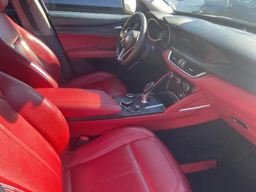 2019 Alfa Romeo Stelvio Base
