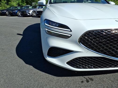 Uyuni White 2026 Genesis G70 2.5T RWD Prestige