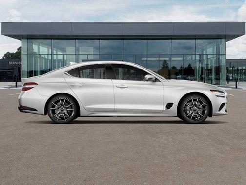 Uyuni White 2026 Genesis G70 2.5T RWD Prestige
