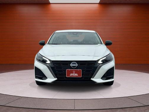 Pearl White Tricoat 2026 Nissan Altima 2.5 SV