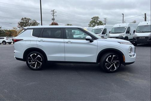 2024 Mitsubishi Outlander SE