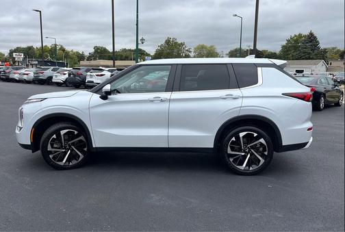 2024 Mitsubishi Outlander SE