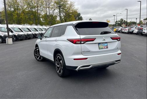 2024 Mitsubishi Outlander SE