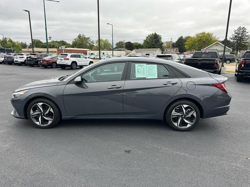 2023 Hyundai ELANTRA SEL