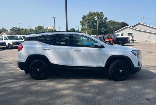 White 2019 GMC Terrain SLE
