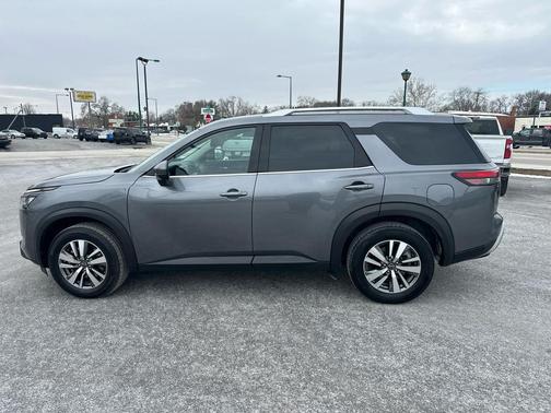 2025 Nissan Pathfinder SL FWD