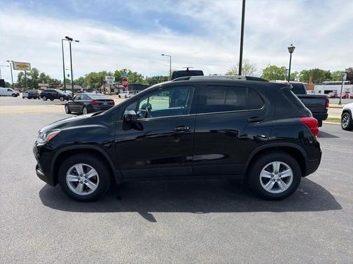 Black 2022 Chevrolet Trax LT