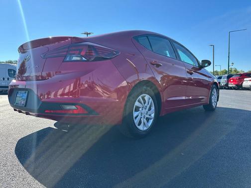 2020 Hyundai ELANTRA SE