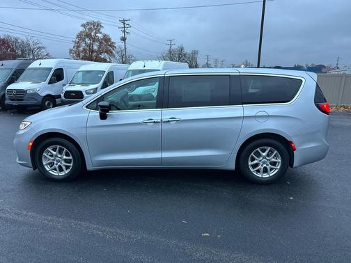2024 Chrysler Pacifica Touring L