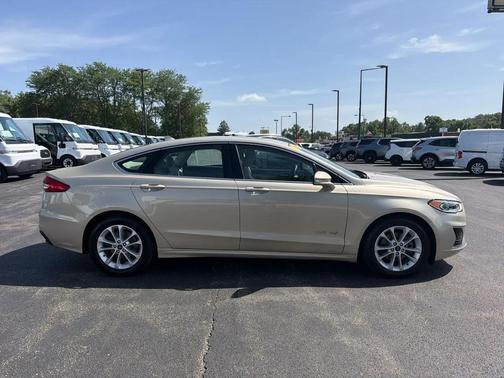 Gold 2019 Ford Fusion Hybrid SEL