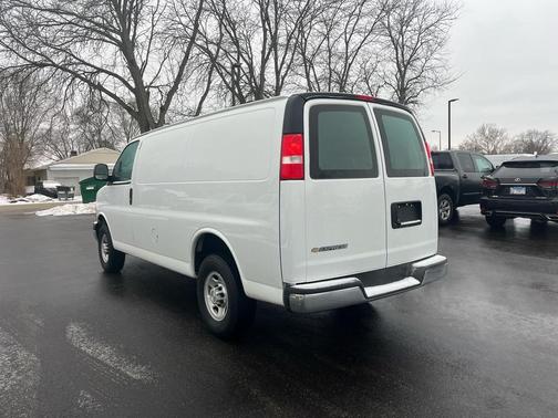 2024 Chevrolet Express 2500 RWD 2500 Regular Wheelbase WT