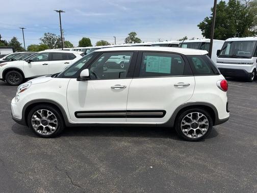 White 2014 FIAT 500L Trekking