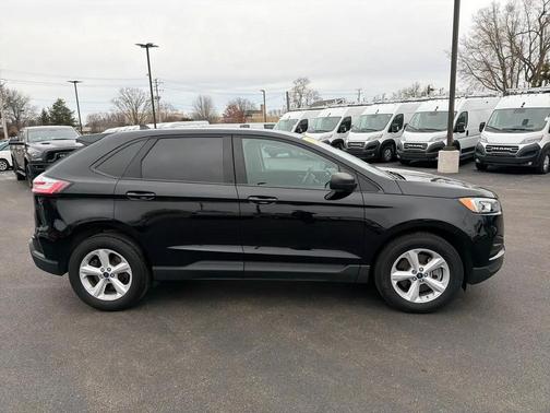 2022 Ford Edge SE