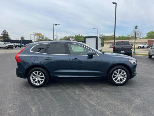 Dark Blue 2019 Volvo XC60 T5 Momentum