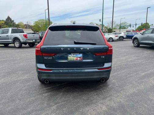 Dark Blue 2019 Volvo XC60 T5 Momentum