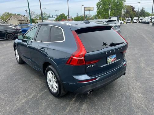 Dark Blue 2019 Volvo XC60 T5 Momentum