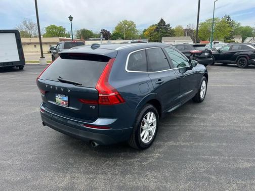Dark Blue 2019 Volvo XC60 T5 Momentum