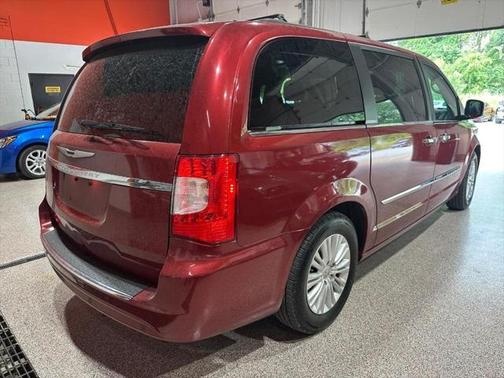 2013 Chrysler Town & Country Touring-L
