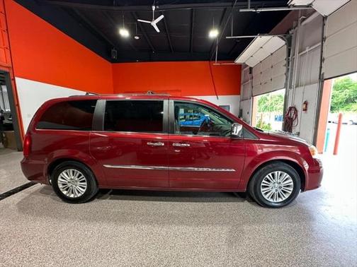 2013 Chrysler Town & Country Touring-L