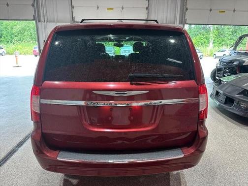 2013 Chrysler Town & Country Touring-L