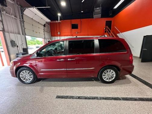 2013 Chrysler Town & Country Touring-L