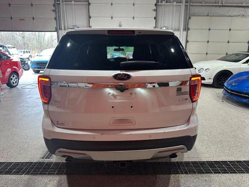 Oxford White 2016 Ford Explorer XLT