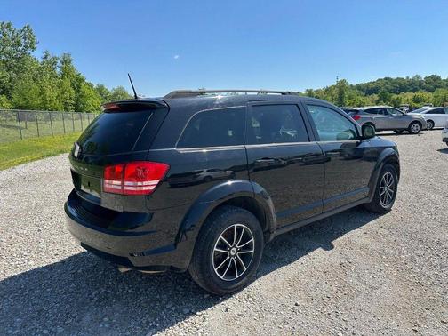Pitch Black Clearcoat 2018 Dodge Journey SE
