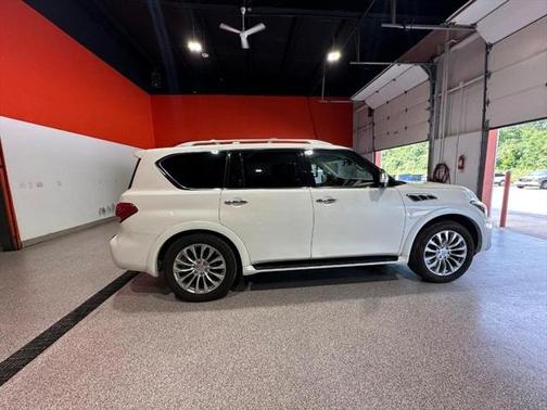 2017 INFINITI QX80 Base