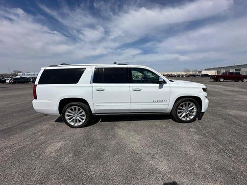 Summit White 2019 Chevrolet Suburban Premier