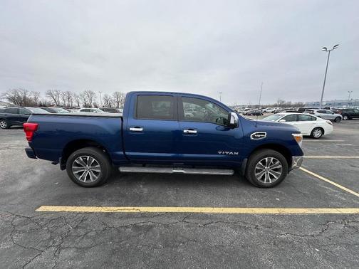 2017 Nissan Titan SL