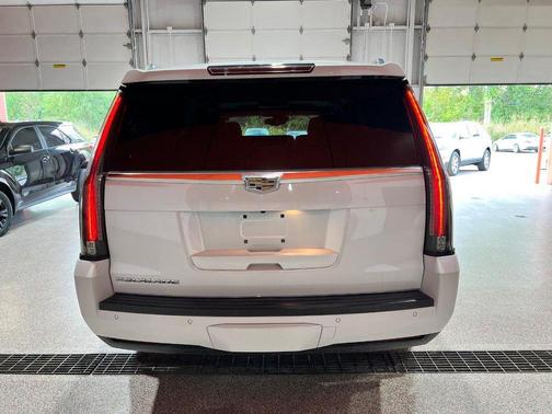 2016 Cadillac Escalade Luxury