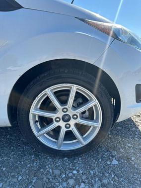 Oxford White 2019 Ford Fiesta SE