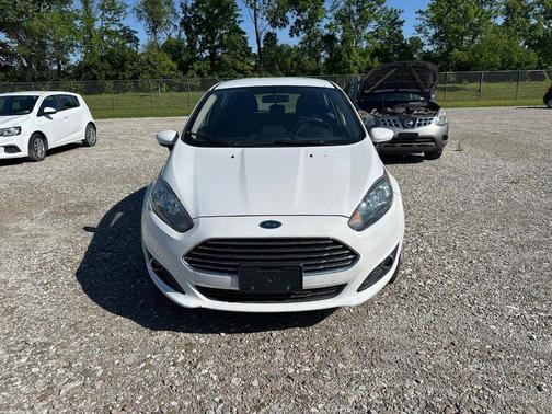 Oxford White 2019 Ford Fiesta SE