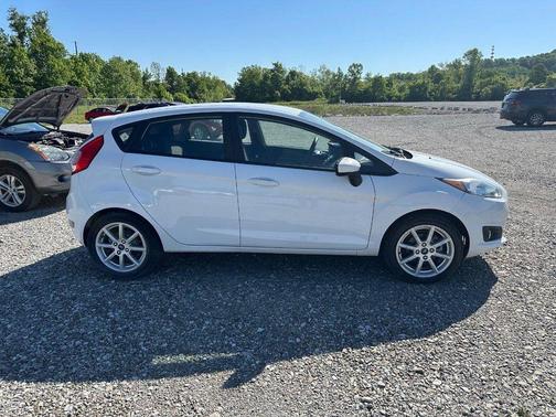 Oxford White 2019 Ford Fiesta SE