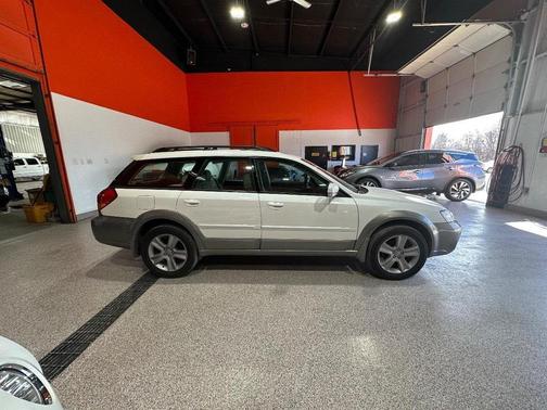 2005 Subaru Outback 3.0 R