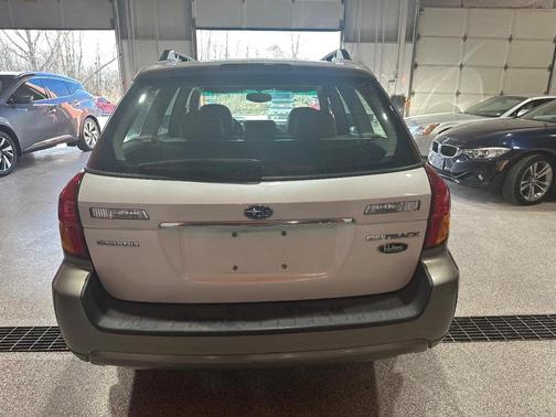 2005 Subaru Outback 3.0 R