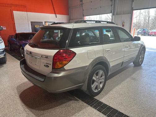 2005 Subaru Outback 3.0 R