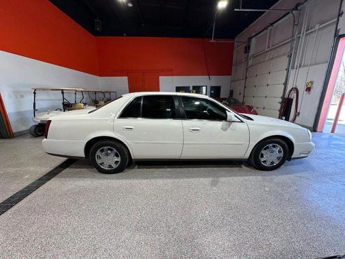 2004 Cadillac DeVille Base