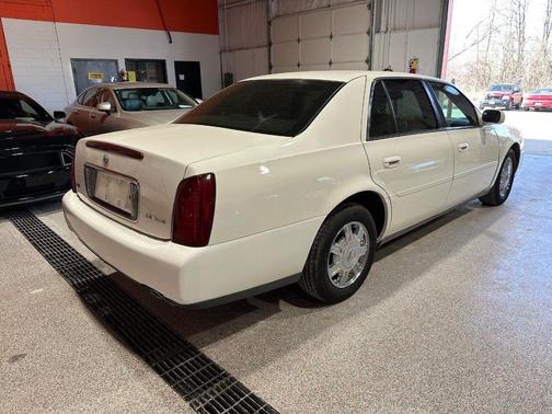 2004 Cadillac DeVille Base