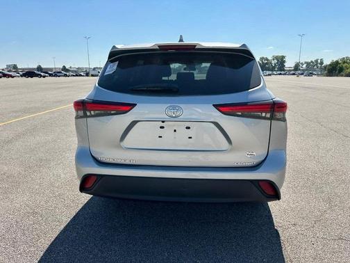 2021 Toyota Highlander LE