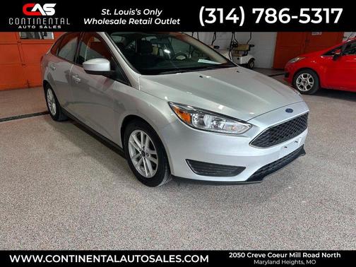 Ingot Silver 2018 Ford Focus SE