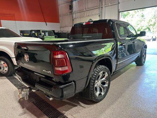 Diamond Black Crystal Pearlcoat 2021 RAM 1500 Limited