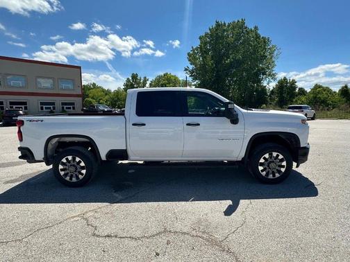 Summit White 2023 Chevrolet Silverado 2500 Custom