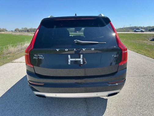 Onyx Black Metallic 2018 Volvo XC90 T6 Momentum