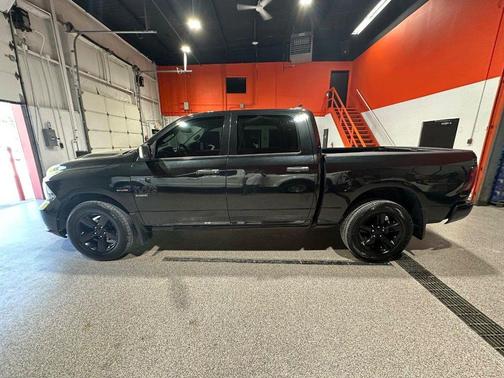 Brilliant Black Crystal Pearlcoat 2019 RAM 1500 Express