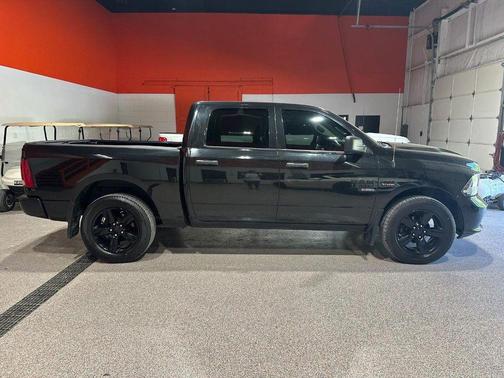 Brilliant Black Crystal Pearlcoat 2019 RAM 1500 Express