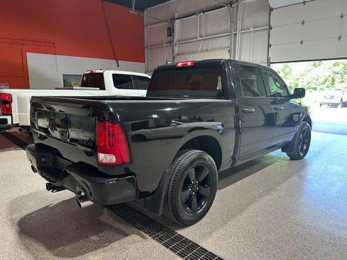 Brilliant Black Crystal Pearlcoat 2019 RAM 1500 Express